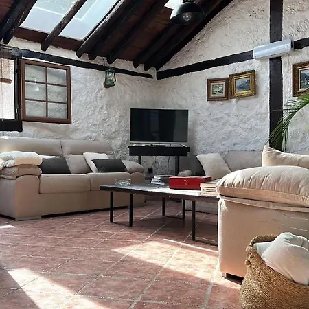 Casa Rustica Frente Al Teide Rustic House Facing Mount Teide Semesterbostad *